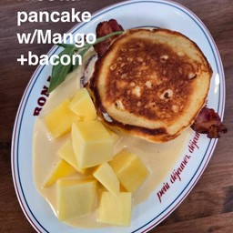 Ricotta pancake w/Mango+bacon