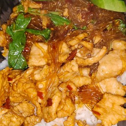 ข้าวกะเพราหมูชิ้น+วุ้นเส้น