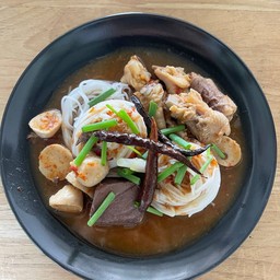 ขนมจีนปลาร้าตีนไก่