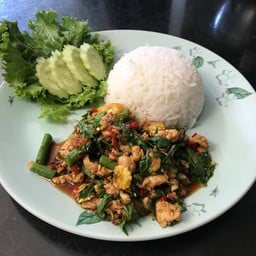 ข้าวราดผัดกะเพรา