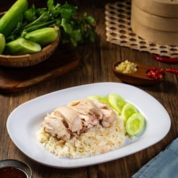 ข้าวมันไก่ต้ม น้ำจิ้มรสเด็ด