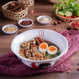ก๋วยเตี๋ยวหมูตุ๋นจัมโบ้