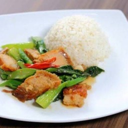 คะน้าหมูกรอบราดข้าว