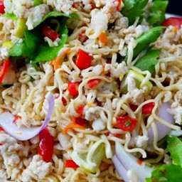 ยำมาม่าหมูสับ