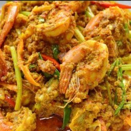 ทะเลผัดผงกะหรี่ราดข้าว