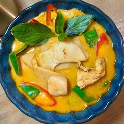 แกงกะทิหน่อไม้ใส่ไก่ + ข้าวสวย