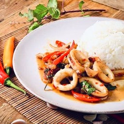 กะเพราปลาหมึก