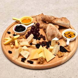 Deluxe cheese plate