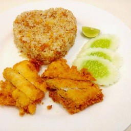 ข้าวกระเทียมหมูทอด