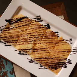 โรตีทิชชู่นม+ช็อคโกแลต - Milk Crispy Roti with Chocolate Sauce