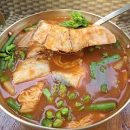 แกงส้มเนื้อปลากะพงผักรวม