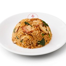 ข้าวผัดซอสดำ คะน้าหมูกรอบเห็ดหอม