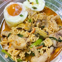 ยำมาม่าน้ำ + ไข่ ธรรมดา