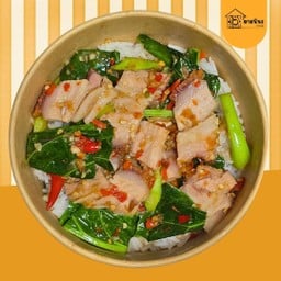 คะน้าหมูกรอบ