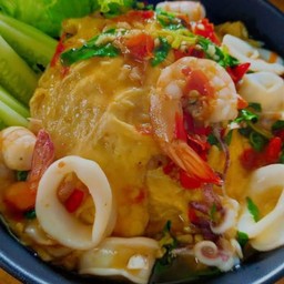 ข้าวราดกระเพราสามเกลอ+ไข่ข้น (ไข่2ฟอง)