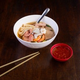 ต้มแซ่บแจ่วฮ้อนยกครัว