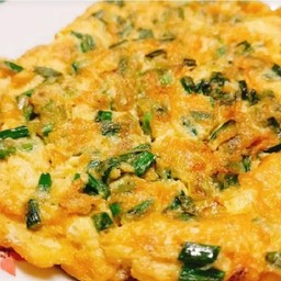 ไข่เจียวใส่ต้นหอมราดข้าว