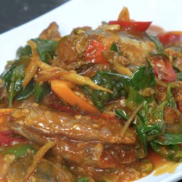 ผัดฉ่าปลากระป๋อง   ราดข้าว