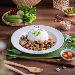 ข้าวกะเพราไก่ตุ๋นรุ่มรวย