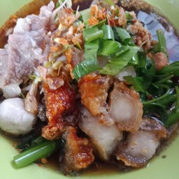 ก๋วยเตี๋ยวหมูน้ำตกรสเจ็บ พิเศษ