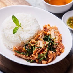 ข้าวกะเพราไก่ทอด