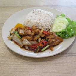 ข้าวราดผัดนำ้พริกเผา