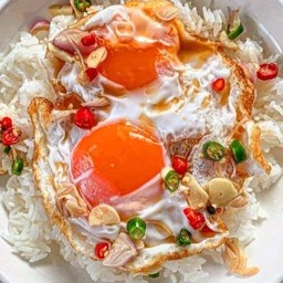 ไข่ดาวแฝดนรกราดข้าว