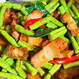 ผัดพริกแกงถั่ว