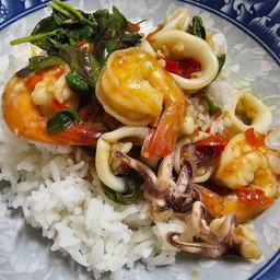 ข้าว+กระเพราทะเล