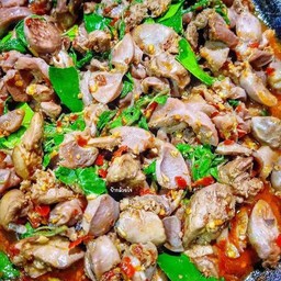 กระเพราเครื่องในไก่ปากเจ่อ