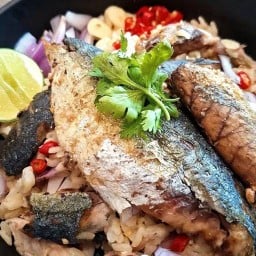 ข้าวปลาทู ข้าวหมูทอด พริกน้ำปลา