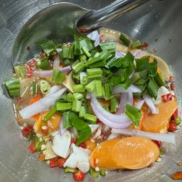 ยำไส้กรอก