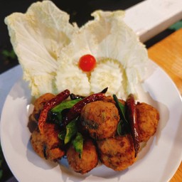 ลาบหมูก้อนทอด