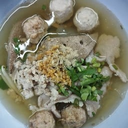 ก๋วยเตี๋ยวต้มยำ by แม่พีชพอร์ช