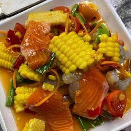 ตำข้าวโพดแซลมอนกุ้งสด น้ำปลาร้า