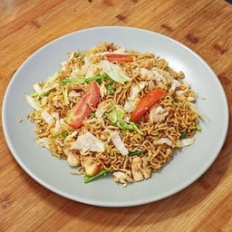 มาม่าผัดใส่ไข่