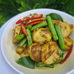 ผัดเผ็ดลูกชิ้นปลา