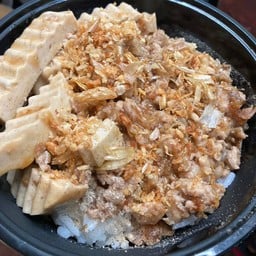 หมูยอหมูสับน้ำมันหอยราดข้าว