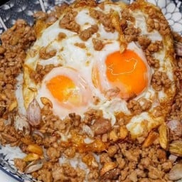 หมูสับซีอิ้วไข่ดาว ราดข้าว(ไข่2ฟอง)