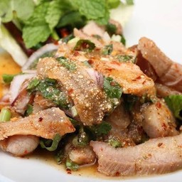 ลดแรง ! น้ำตกหมูพิเศษ 99 บาท