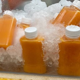 น้ำส้มคั้นสดแท้ 100%