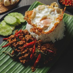 กะเพราหมูสับ+ไข่ดาว