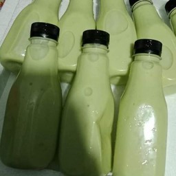 อะโวคาโดมะพร้าวนมสดปั่น ใส่ขวดขวดละ 45 บาท 3 ฟรี 1