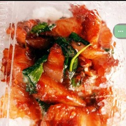 พริกแกง สามชั้นราดข้าว