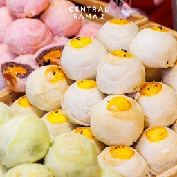 ขนมเปี๊ยะไส้ถั่วไข่เค็ม