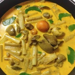 แกงไก่หยวกกล้วย