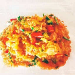 ข้าวไข่เจียวหอมชีใส่พริก