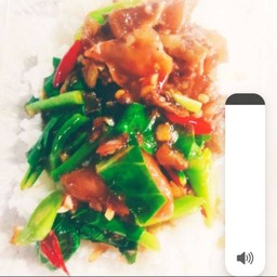 คะน้า สามชั้นราดข้าว