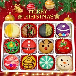 มาการองเซตเเต่งหน้า 12 ชิ้น (ธีมลายคริสมาสต์)