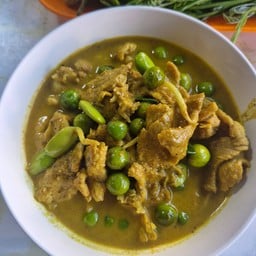 แกงหมูหน่อเหรียง